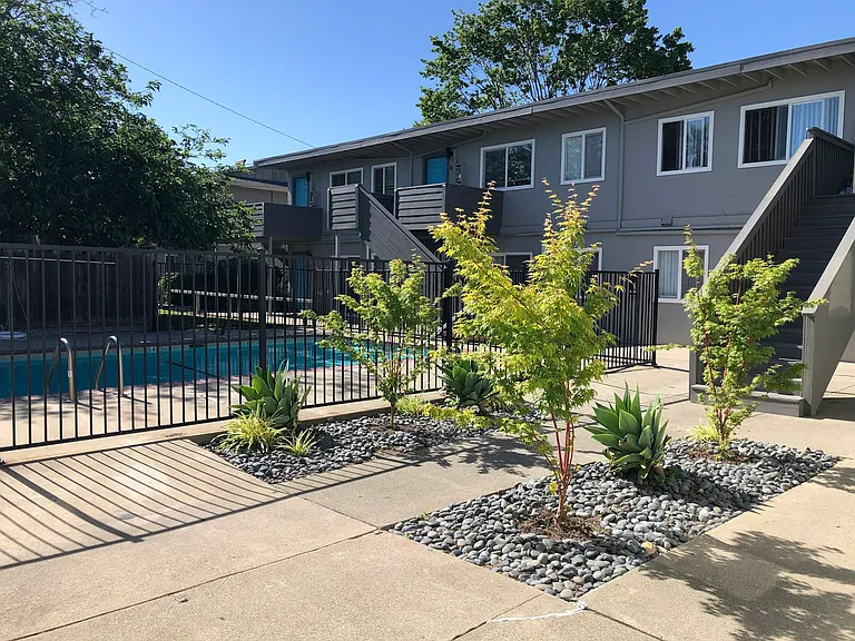 611 San Luisito Way #4 — Photo 9
