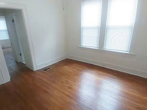 4th image of 415 W Mistletoe Ave