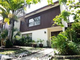 3333 Oak Dr, Hollywood, FL