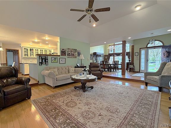 5th image of 27 Button Bush Ct