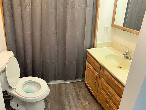 Upstairs full bathroom