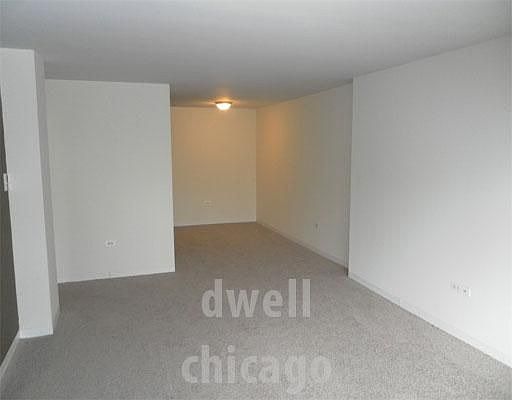 4th image of 441 W Oakdale Ave APT 2A