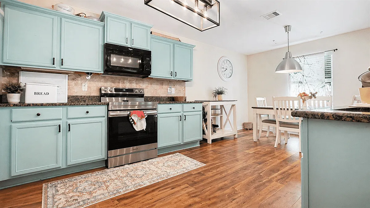 Building Photo - 17430 Cedar Rock Dr