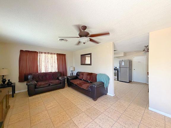 5th image of 627 Bell Ln