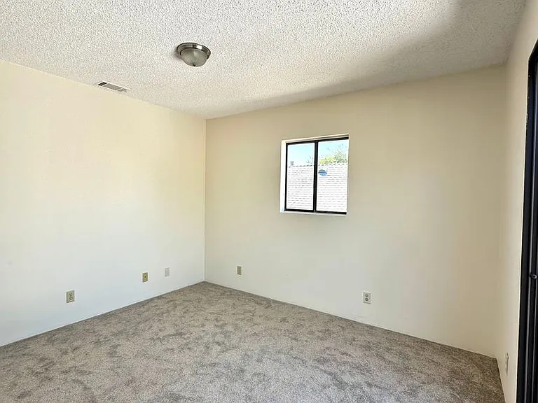 1009 E Haley St — Photo 16
