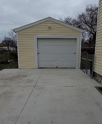 2nd image of 3235 Pine Ave