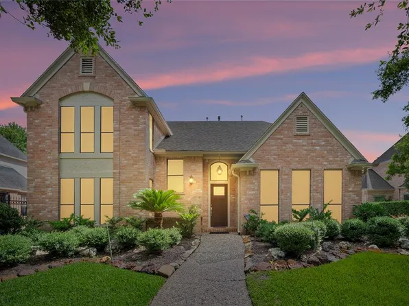 9811 Queensbridge Drive, Sugar Land, TX 77498