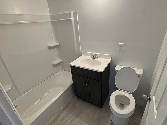 3rd image of 2408 Westwood Dr APT B