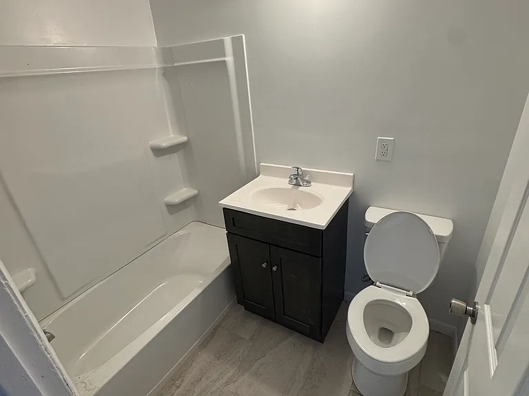 2408 Westwood Dr #B — Photo 3