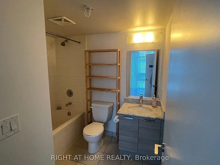 36 Lisgar St #Penthouse 03W — Photo 11