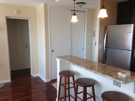4th image of 2626 N Lakeview Ave #Middle