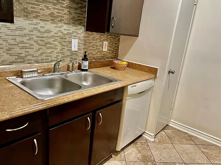 10047 Westpark Dr #9 — Photo 12