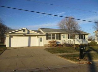 206 E 2nd St, De Witt, IA 52742