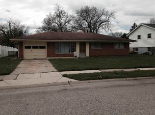 2715 Schumacher Dr, Mishawaka, IN 46545