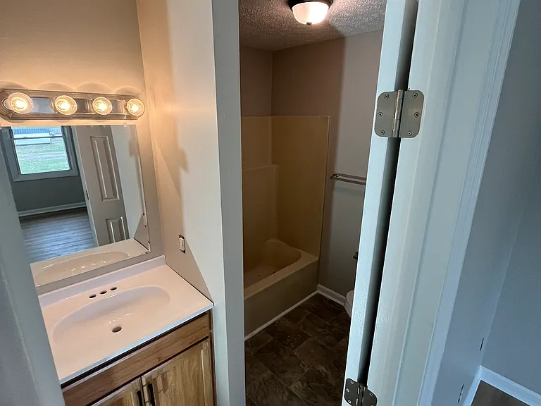 112 Lakeview Dr — Photo 17