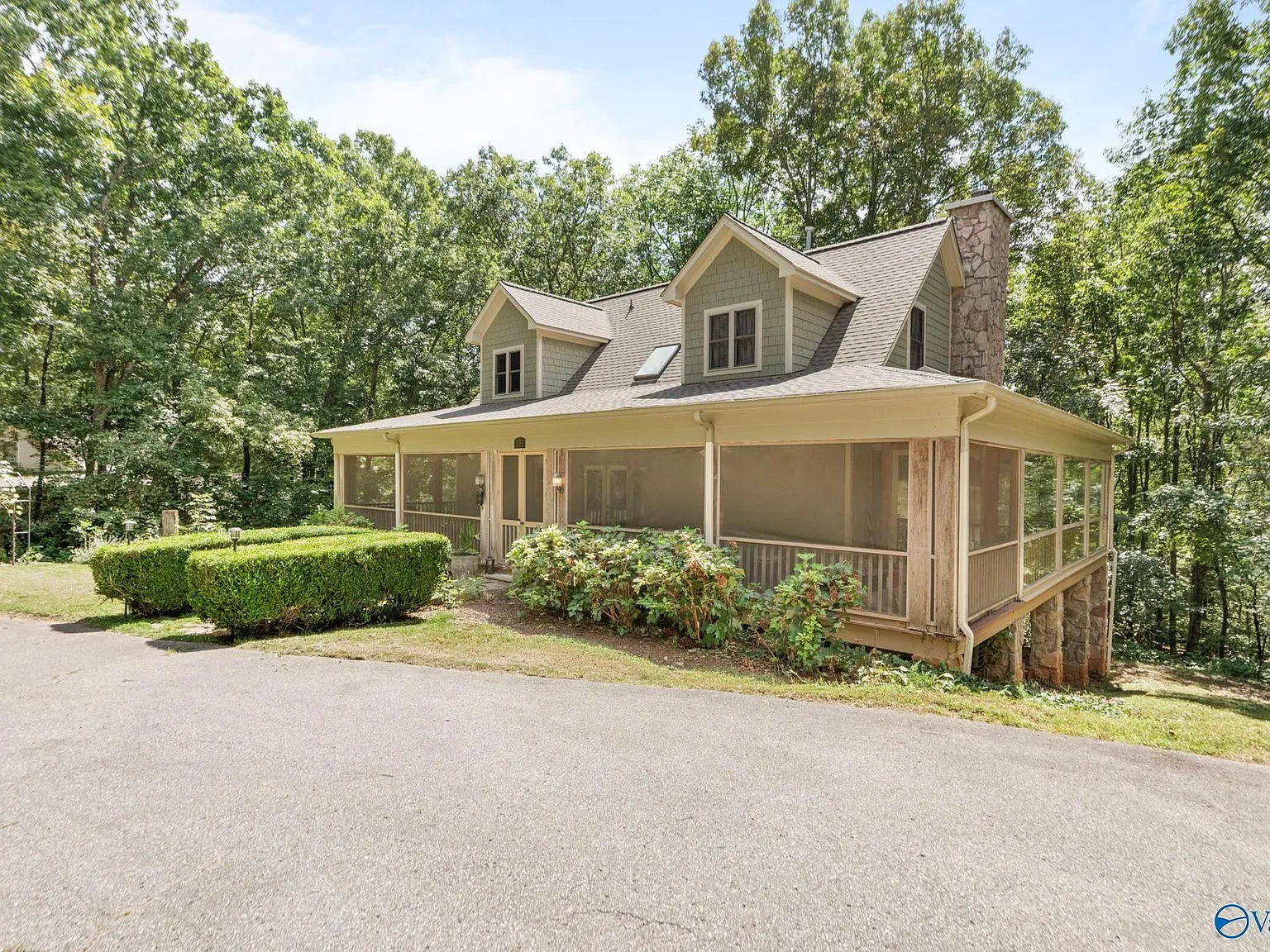 3 bed, 2.5 bath, 2464 sqft, $3,600 — Photo 3