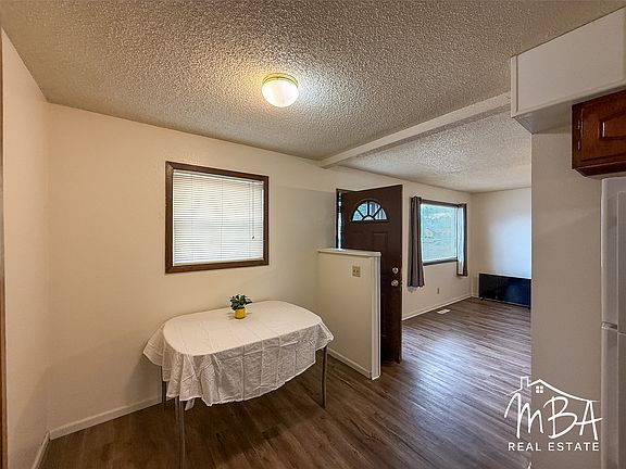 4th image of 811 Pearl St
