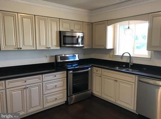 1023 Queens Ct, Herndon, VA 20170