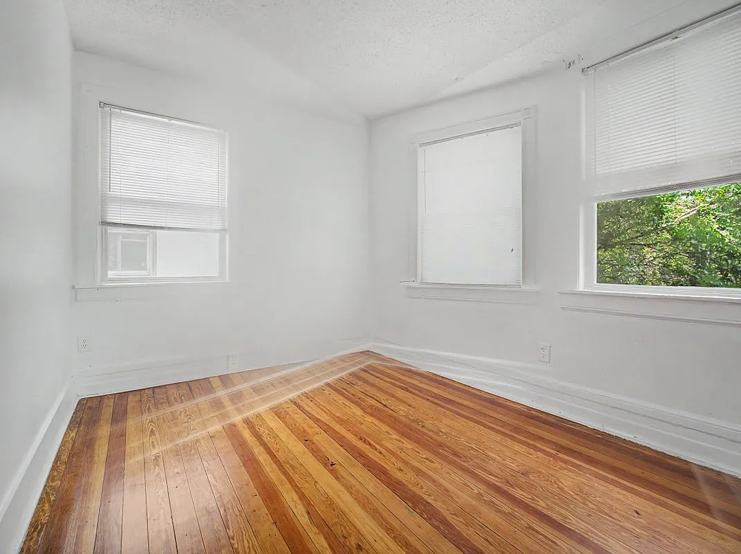 5 bed, 1.5 bath, 1645 sqft, $3,100 — Photo 3