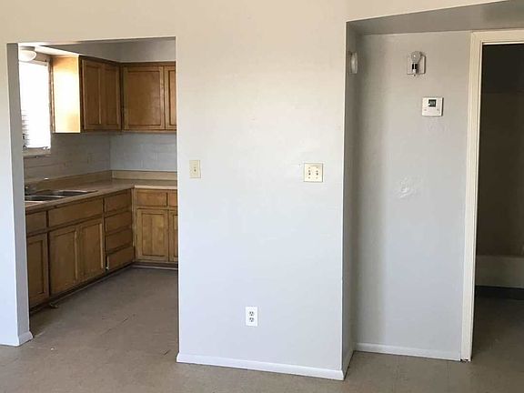4th image of 4442 N 22nd Dr APT 3