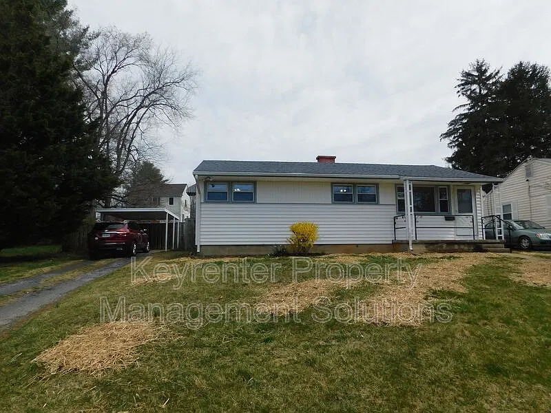 3 bed, 1.0 bath, 960 sqft, $1,400 — Photo 2