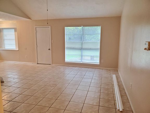 2nd image of 10918 Montverde Ln
