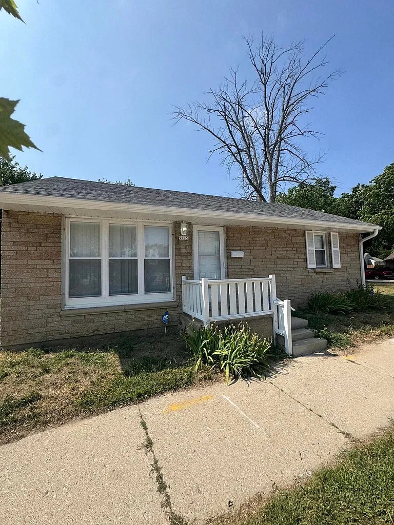 4 bed, 1400 sqft, $2,395 — Photo 1