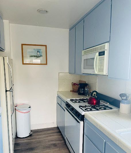 Full kitchen - no DW