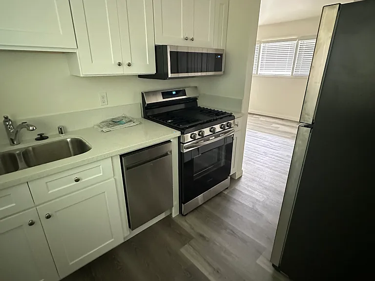 315 Playa Del Sur St #C — Photo 2