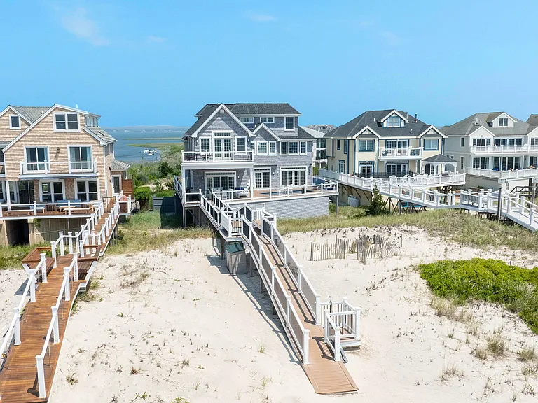 951 Dune Rd #A — Photo 1