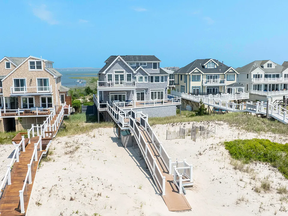 951 Dune Rd #A