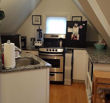 3rd image of 1140 W Wrightwood Ave APT 4