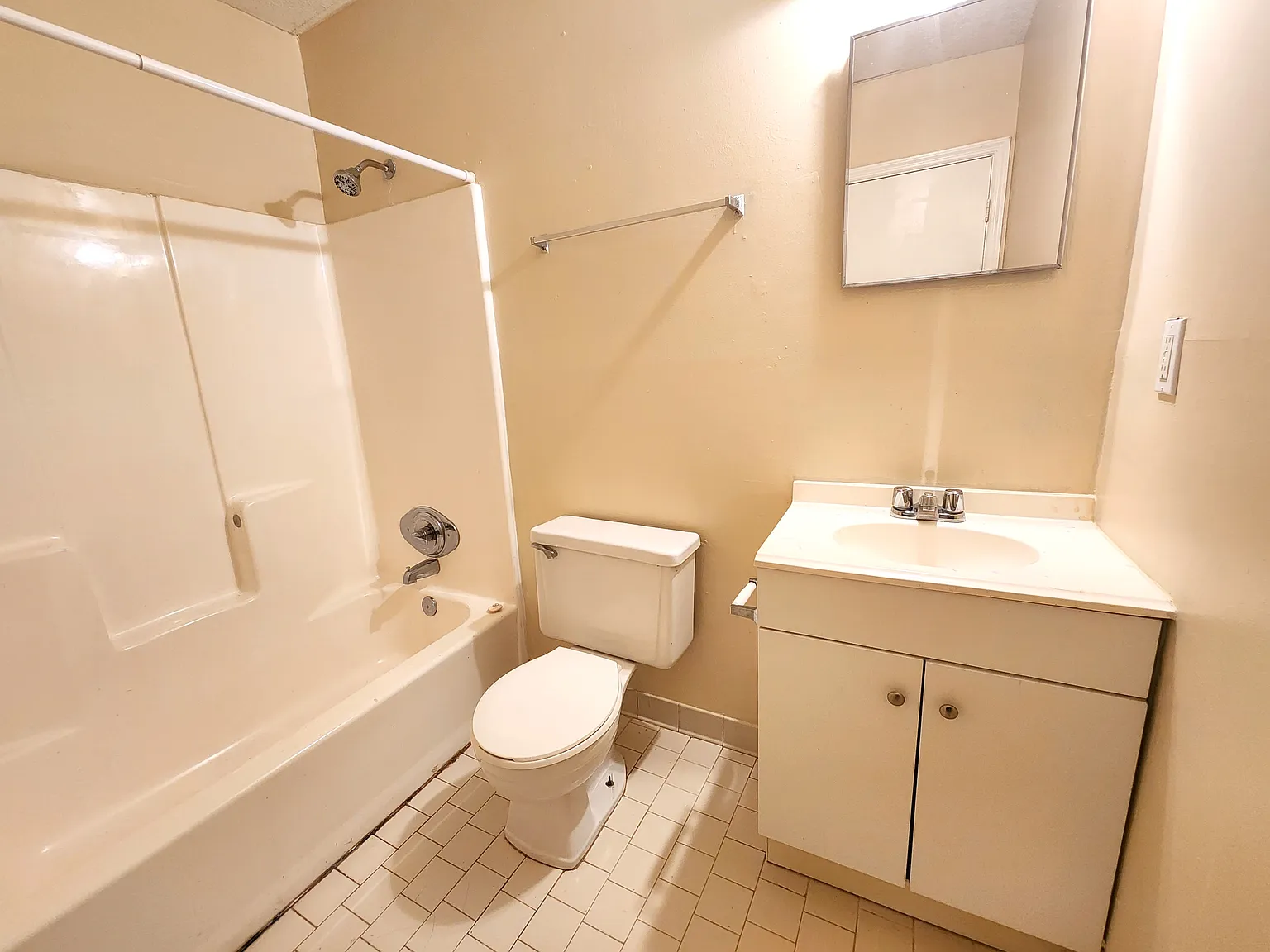 3 bed, 2.5 bath, 1500 sqft, $1,650 — Photo 3