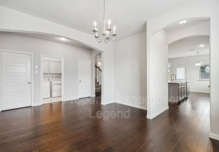 1833 Meadow Trail Ln — Photo 8