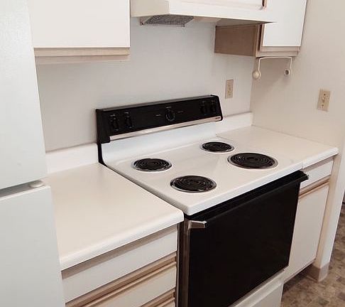 3rd image of 1430-1460 SW Bertha Blvd #13