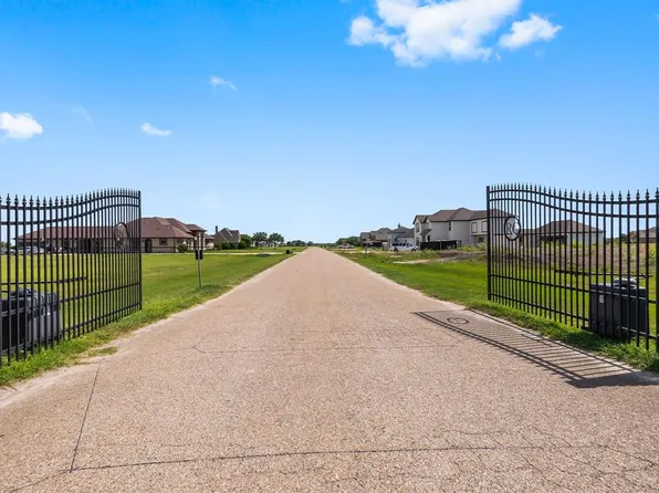 13435 Sunrise Bluff Dr, Hockley, TX 77447