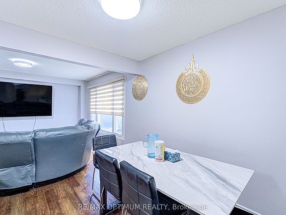 5th image of 5 Roehampton Cres