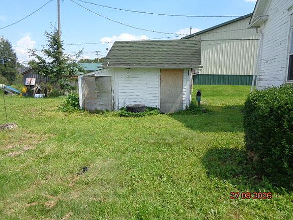 5th image of 429 Main St