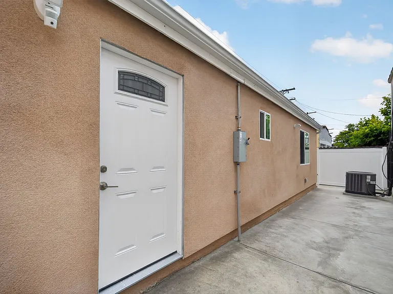 1316 1/2 Carlton Dr — Photo 4