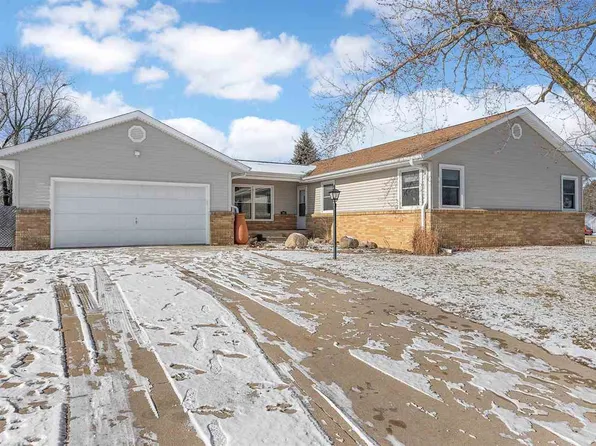 101 Alexander Ave, Lisbon, IA 52253