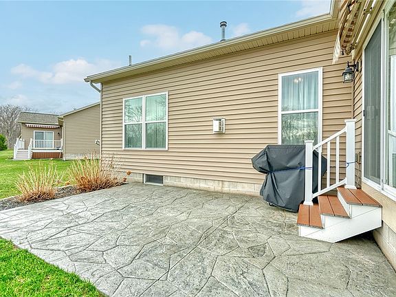 4th image of 16 Harbour Oaks Way