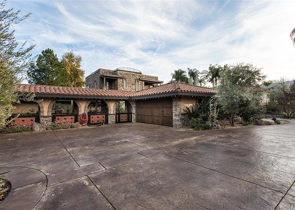 1st image of 3115 Sonrisa Dr