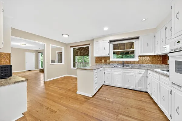 121 Caldwell Dr — Photo 17