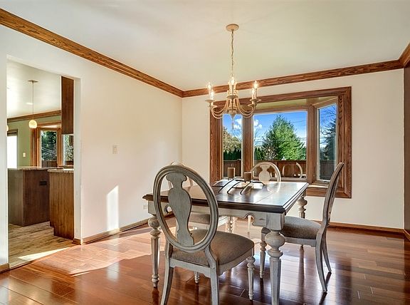 4th image of 2215 E Amhurst Ct
