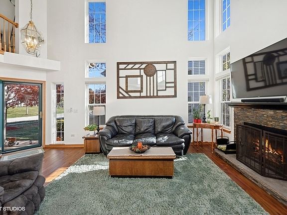 4th image of 607 Blue Springs Dr