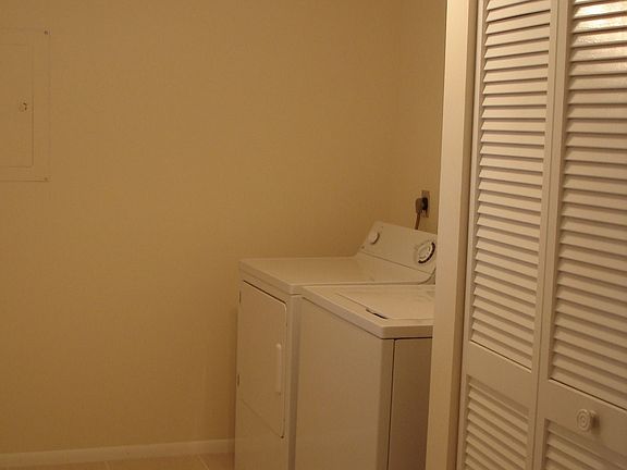 5th image of 4503 Beacon Dr