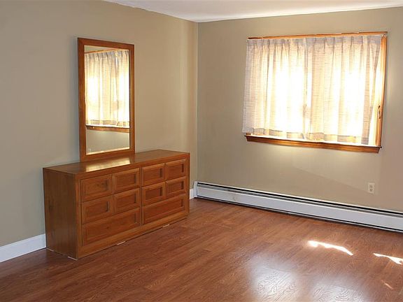 4th image of 6 Knights Bridge Dr