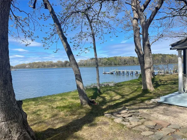 1055 Wood Lane, Peconic, NY 11958