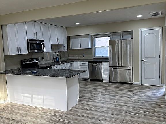 4th image of 940 N 56th St