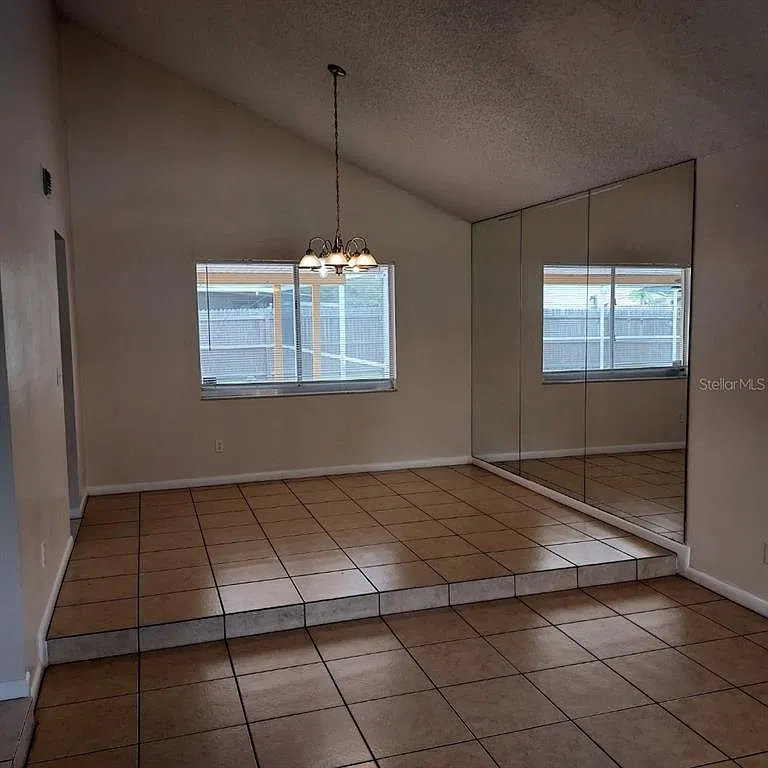 4 bed, 2.0 bath, 1793 sqft, $2,600 — Photo 4